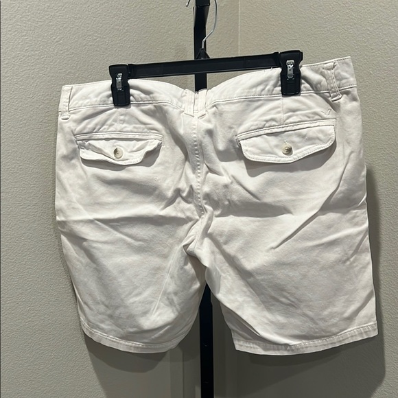 American Eagle Outfitters White Flat Front Shorts - Picture 3 of 3